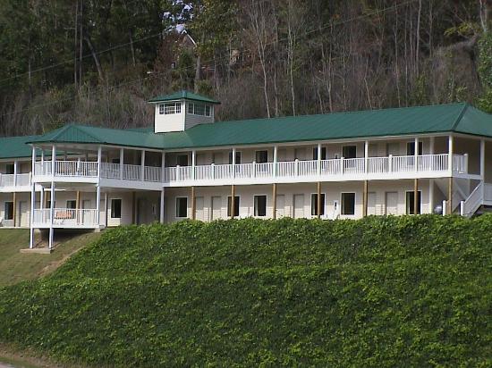 Lakeside Lodge